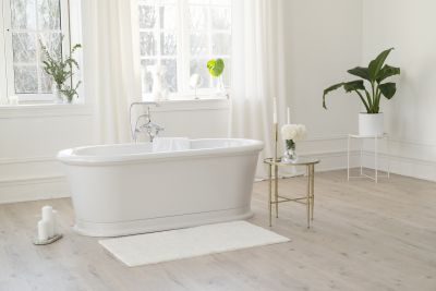 Refinished Tub with Decorative Accents